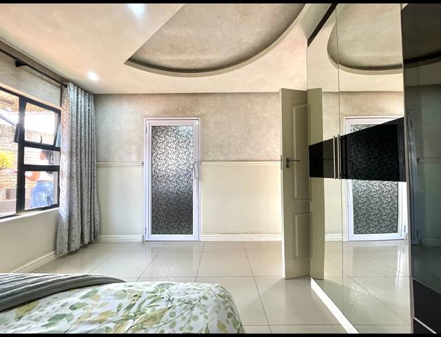 3 BEDROOM SECTIONAL TITLE FOR SALE IN MONTCLAIR